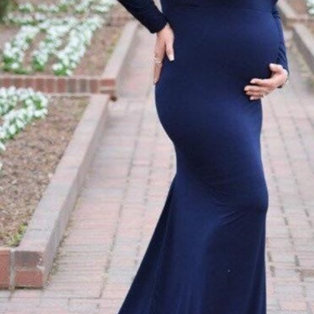 Olive green fitted maternity gown for photo shoots